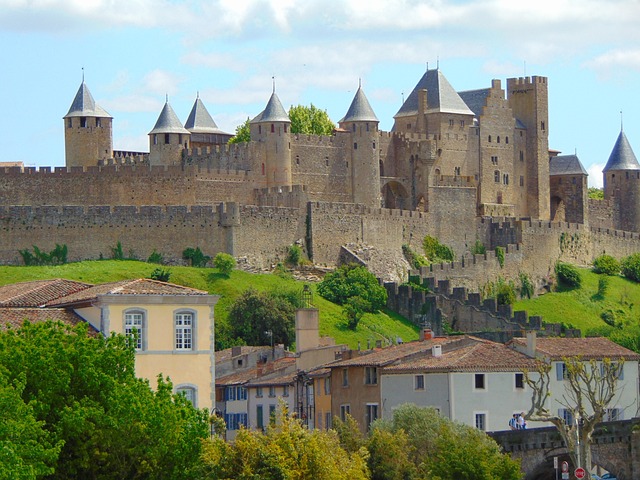 cite-de-carcassonne-vue-sur-les-remparts