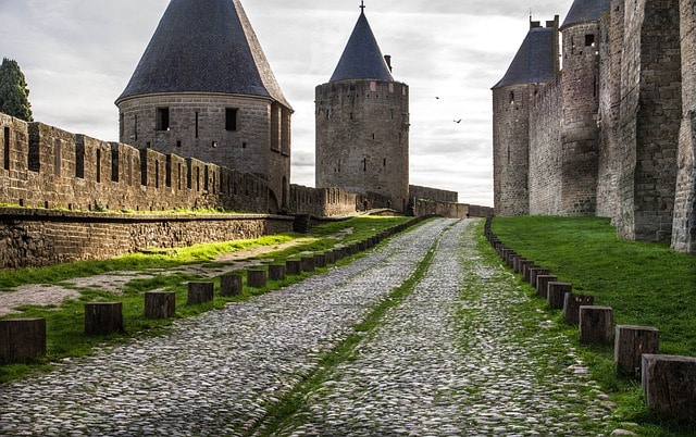 ruelle-carcassonne-de-paves